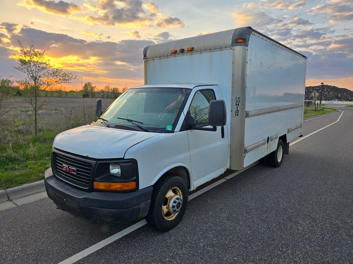 2006 GMC 3500 Savana Box Truck